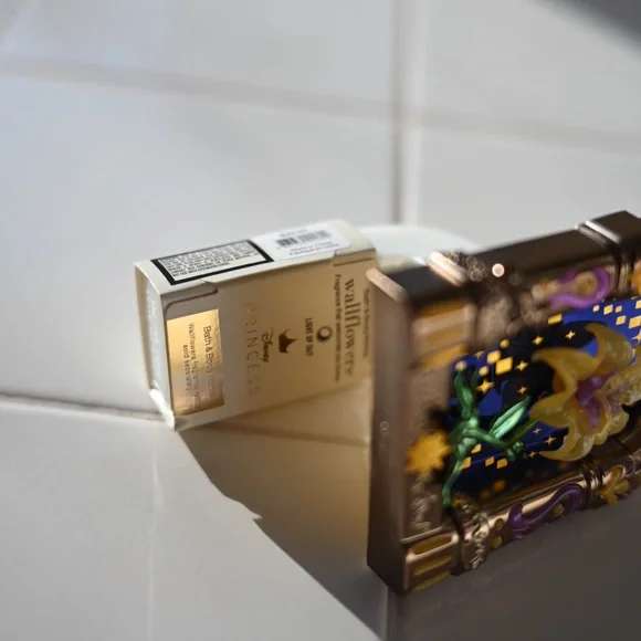 Rapunzel Bath & Body Works Tangled
Wallflower Night Light Brand New With Tags - Picture 10 of 15